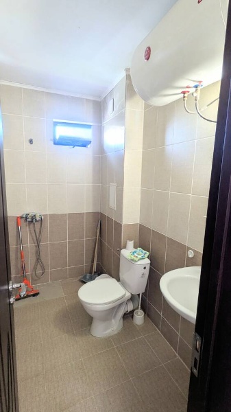 Предлагается на продажу двухкомнатная квартира в популярном районе Бургаса - Сарафово. — изображение 5