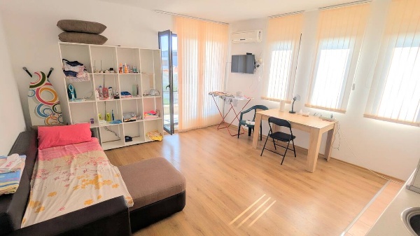 Предлагается на продажу двухкомнатная квартира в популярном районе Бургаса - Сарафово. — изображение 9