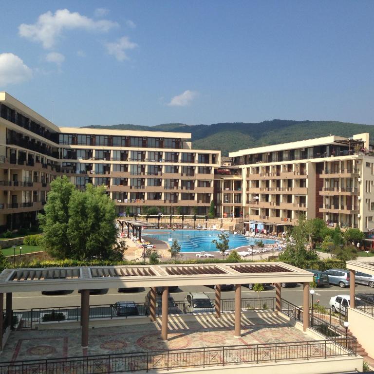 Просторный апартамент с одной спальней в ЖК Luxor, Свети Влас — изображение 2