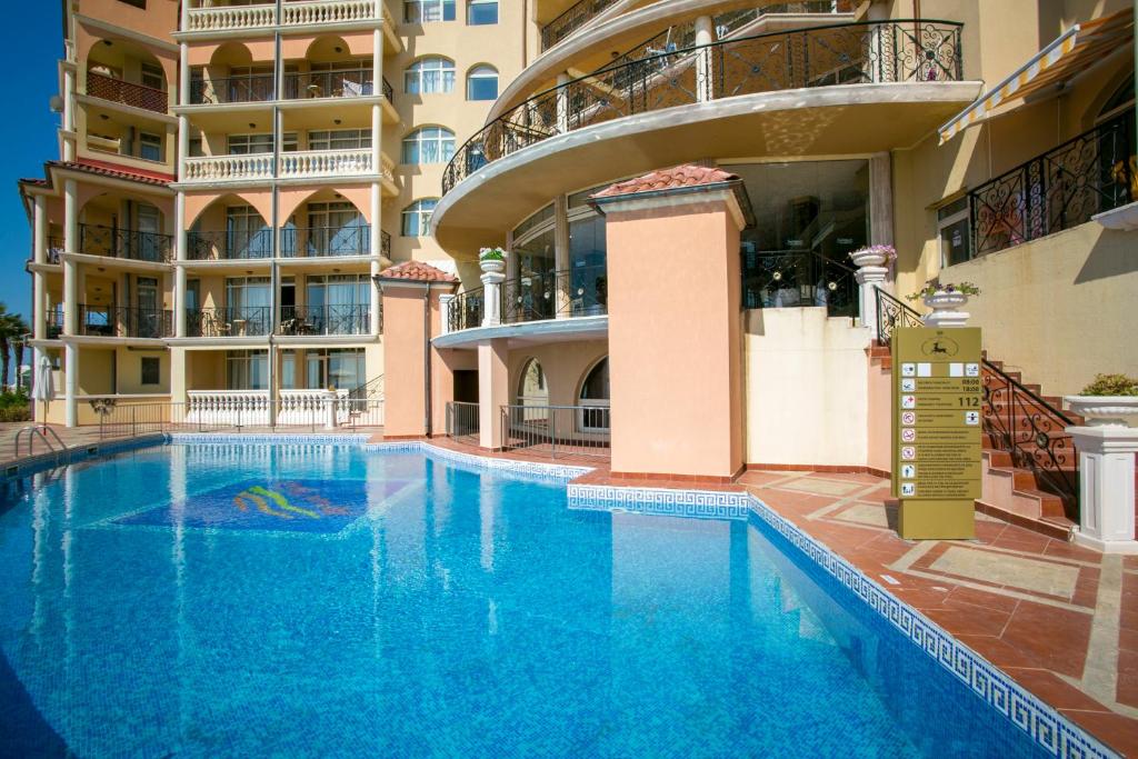 Просторный апартамент с двумя спальнями в ЖК Atrium, Еленити — изображение 5