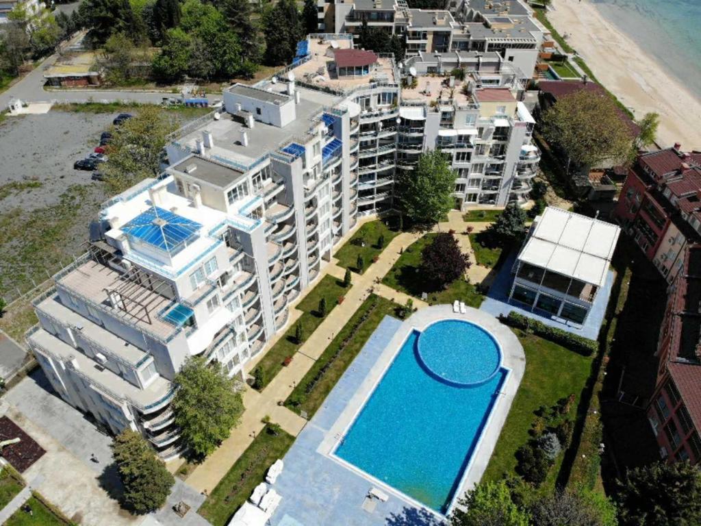 Просторный апартамент с двумя спальнями в ЖК Oasis, Равда — изображение 3