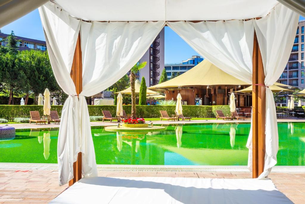 Уютный апартамент с одной спальней в ЖК Barcelo Royal Beach, Солнечный Берег — изображение 9