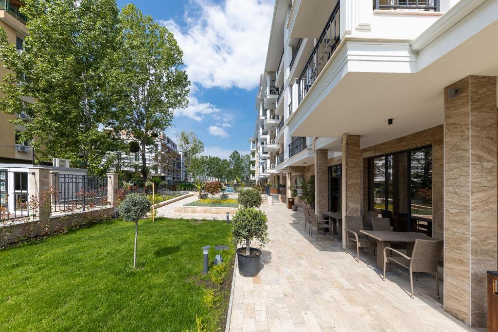 Просторный апартамент с одной спальней в ЖК Emilia Romana Park, Солнечный Берег — изображение 5