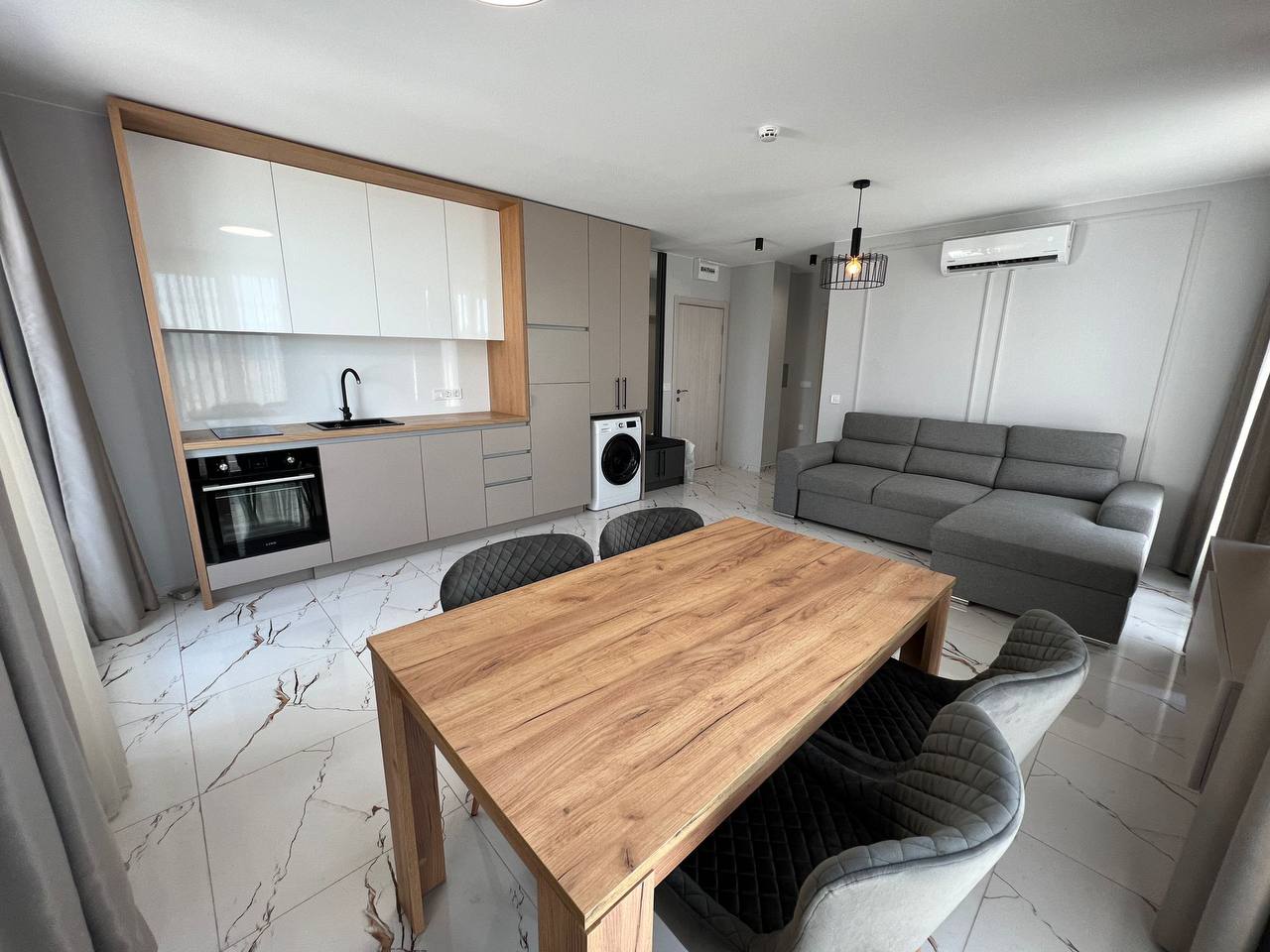 Просторный апартамент с одной спальней в ЖК Emilia Romana Park, Солнечный Берег