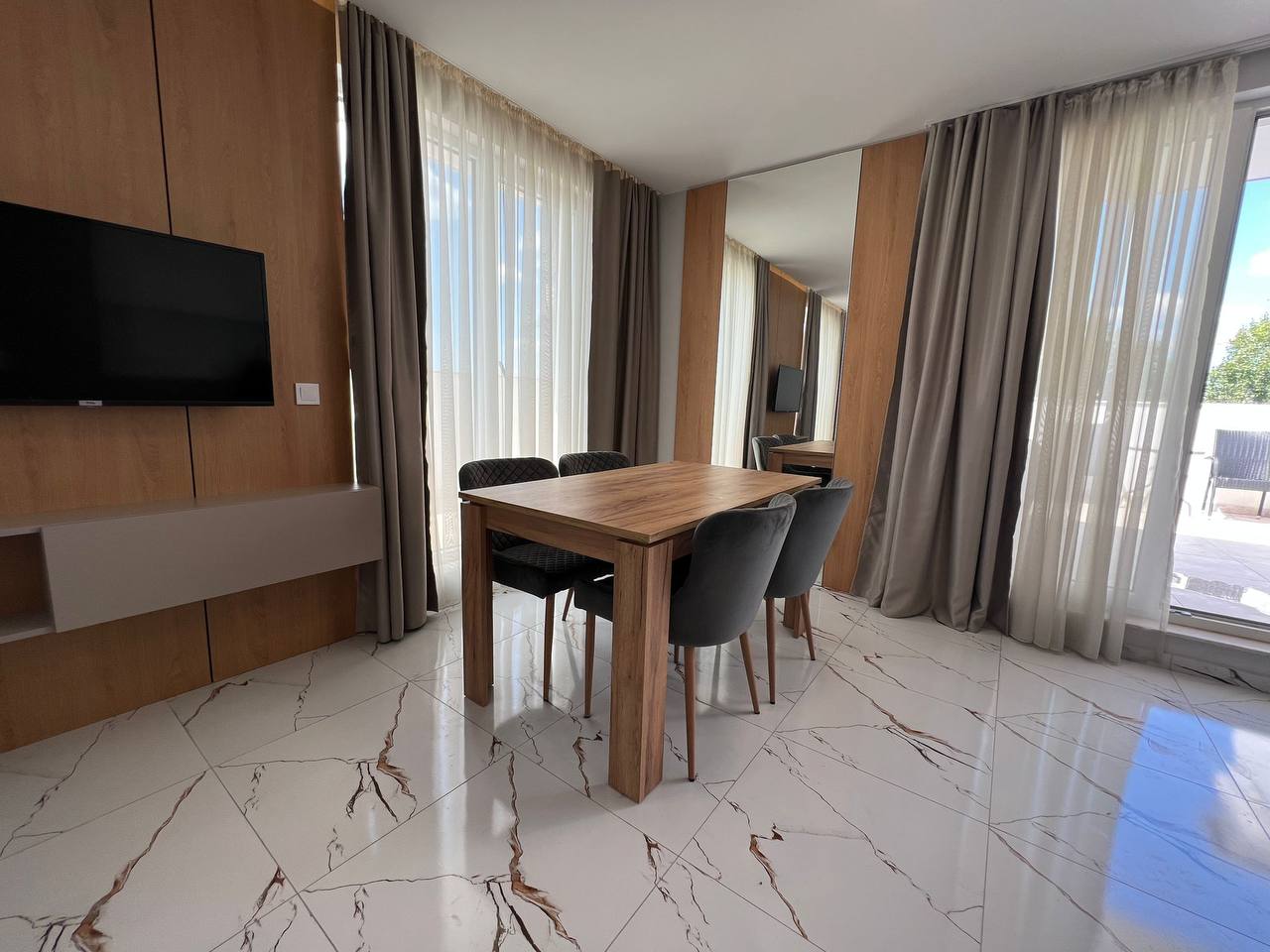 Просторный апартамент с одной спальней в ЖК Emilia Romana Park, Солнечный Берег — изображение 14