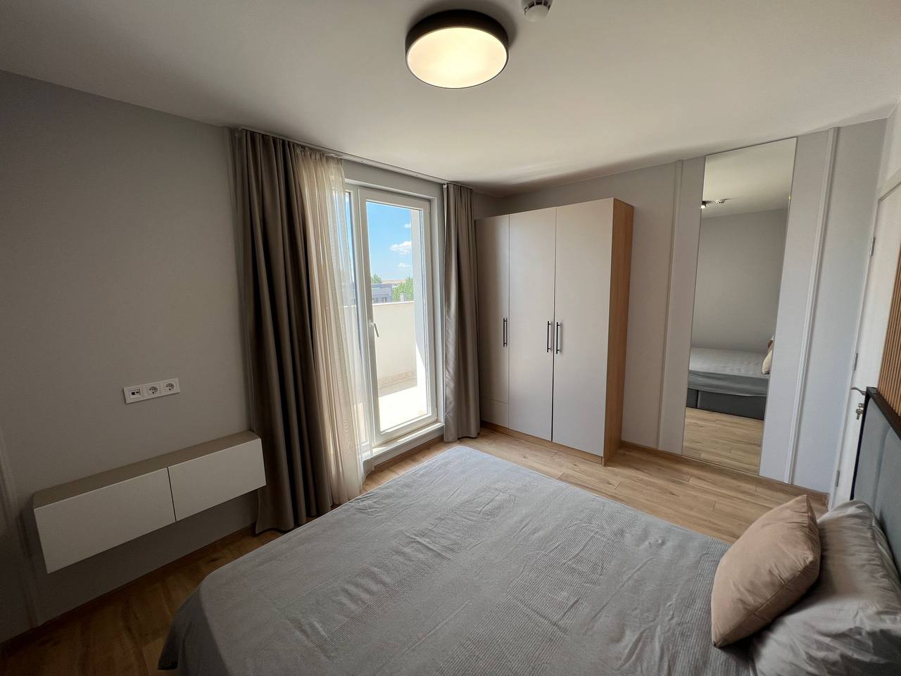 Просторный апартамент с одной спальней в ЖК Emilia Romana Park, Солнечный Берег — изображение 15