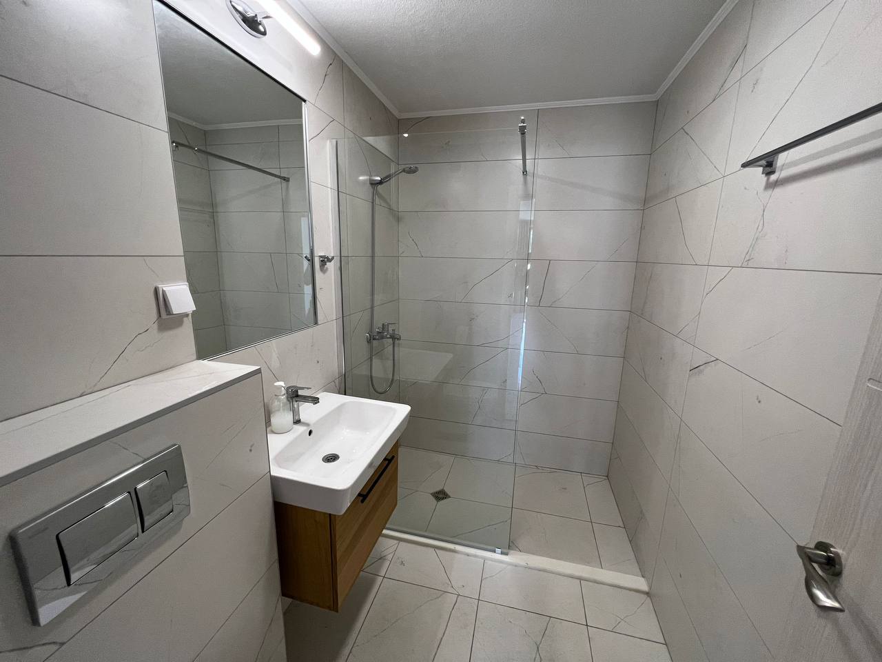 Просторный апартамент с одной спальней в ЖК Emilia Romana Park, Солнечный Берег — изображение 17