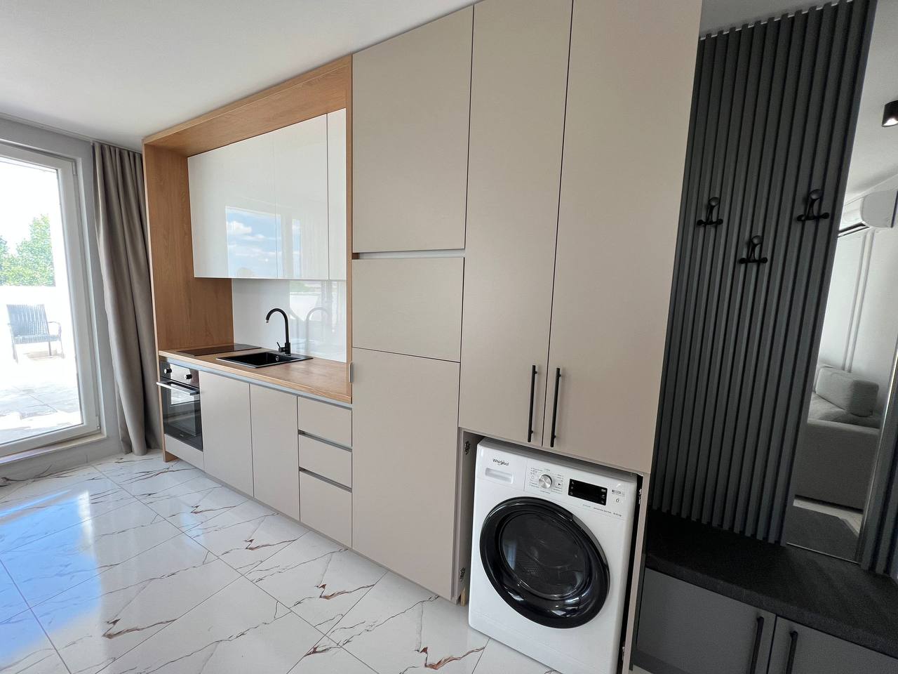 Просторный апартамент с одной спальней в ЖК Emilia Romana Park, Солнечный Берег — изображение 19