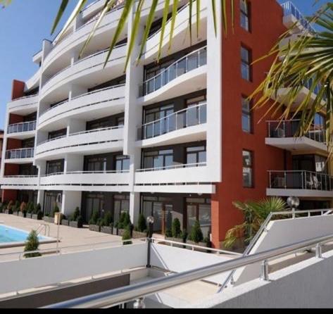 Просторный апартамент с двумя спальнями в ЖК Лазурь 5, Свети Влас — изображение 5