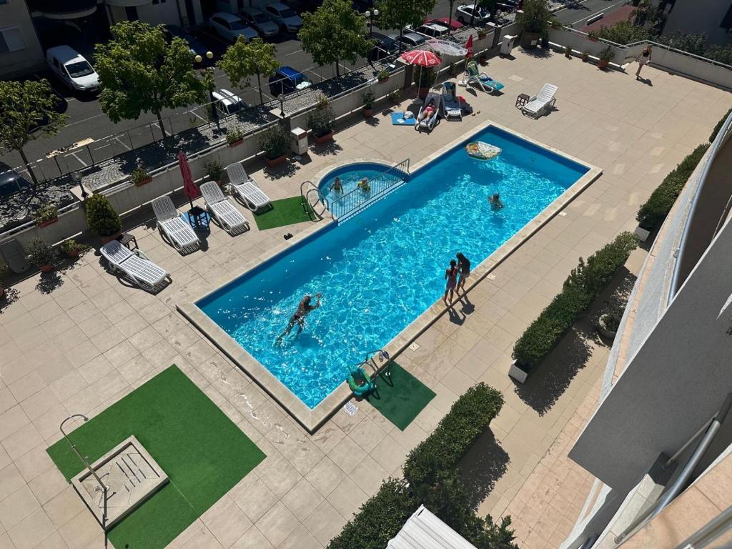 Просторный апартамент с двумя спальнями в ЖК Лазурь 5, Свети Влас — изображение 6