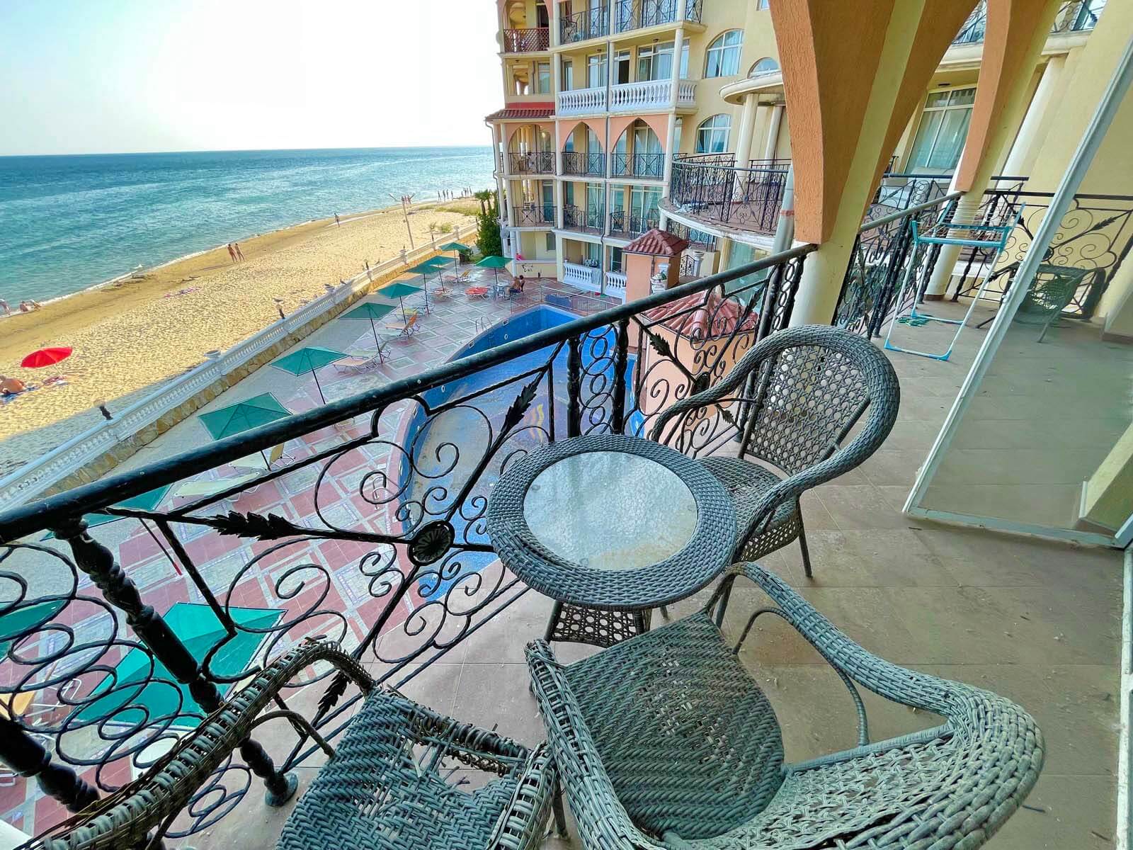 Просторный апартамент с двумя спальнями в ЖК Atrium, Еленити — изображение 20