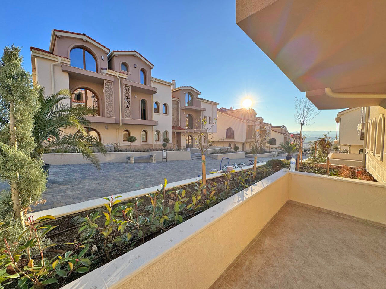 Светлый апартамент с одной спальней в ЖК Grand Village, Кошарица — изображение 2