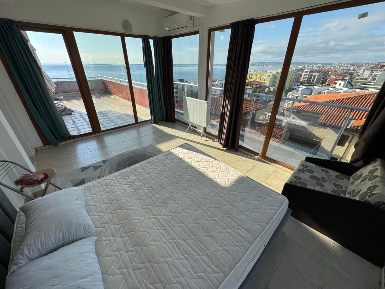 Просторный апартамент с двумя спальнями в ЖК Лазурь 5, Свети Влас — изображение 17