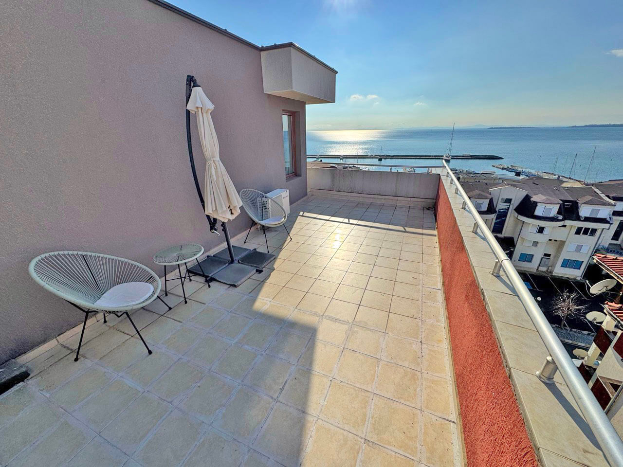 Просторный апартамент с двумя спальнями в ЖК Лазурь 5, Свети Влас — изображение 21