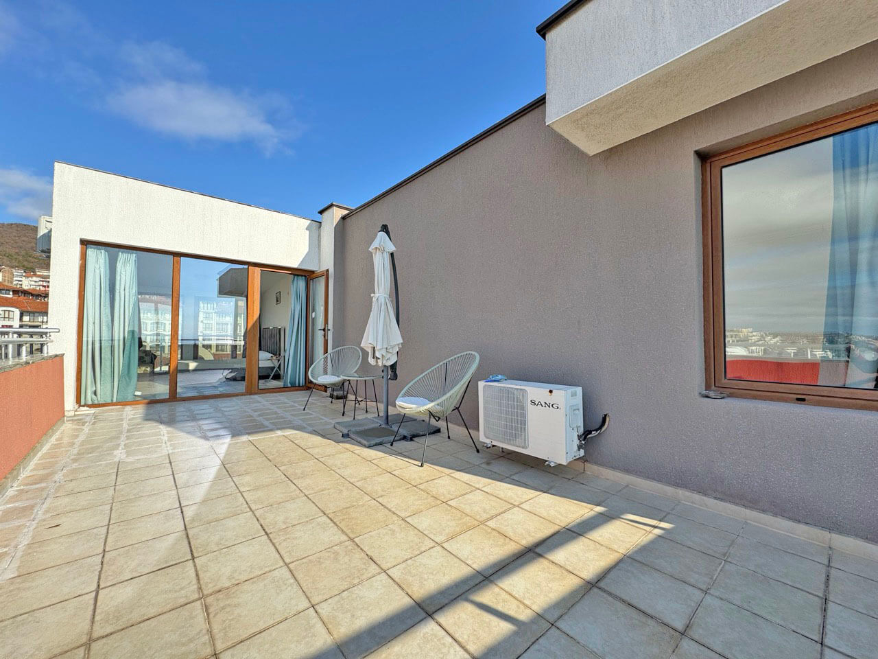 Просторный апартамент с двумя спальнями в ЖК Лазурь 5, Свети Влас — изображение 23