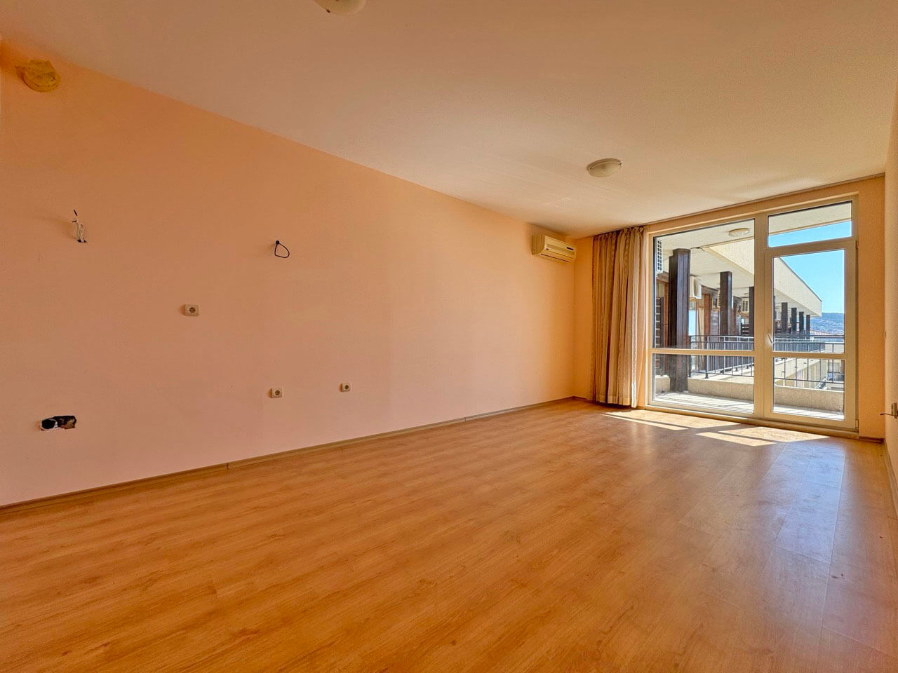 Просторный апартамент с одной спальней в ЖК Luxor, Свети Влас — изображение 11