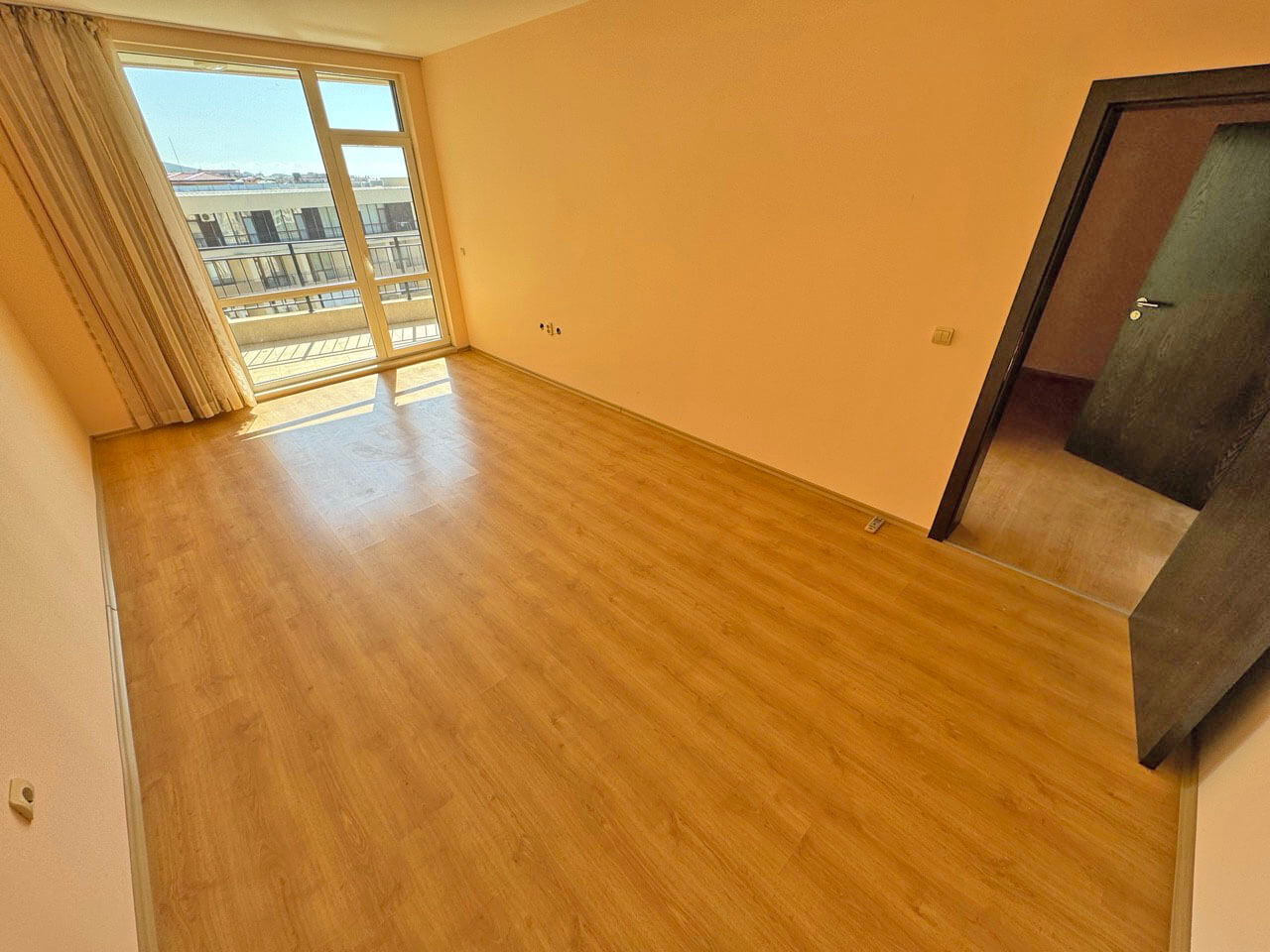 Просторный апартамент с одной спальней в ЖК Luxor, Свети Влас — изображение 12