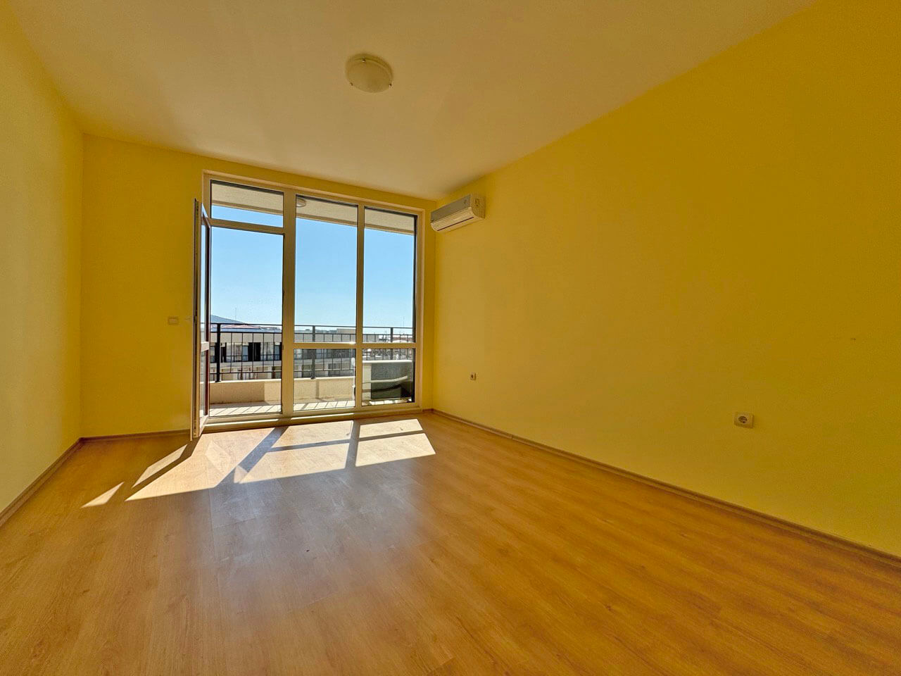 Просторный апартамент с одной спальней в ЖК Luxor, Свети Влас