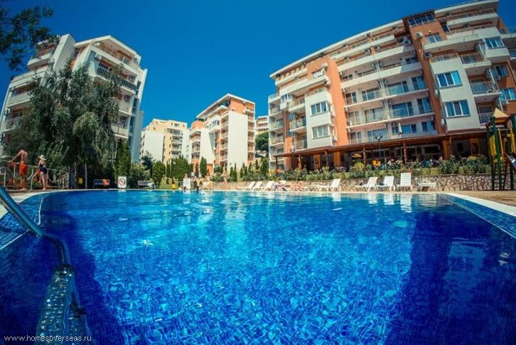 Светлый апартамент с одной спальней в ЖК Crown Fort, Свети Влас — изображение 2