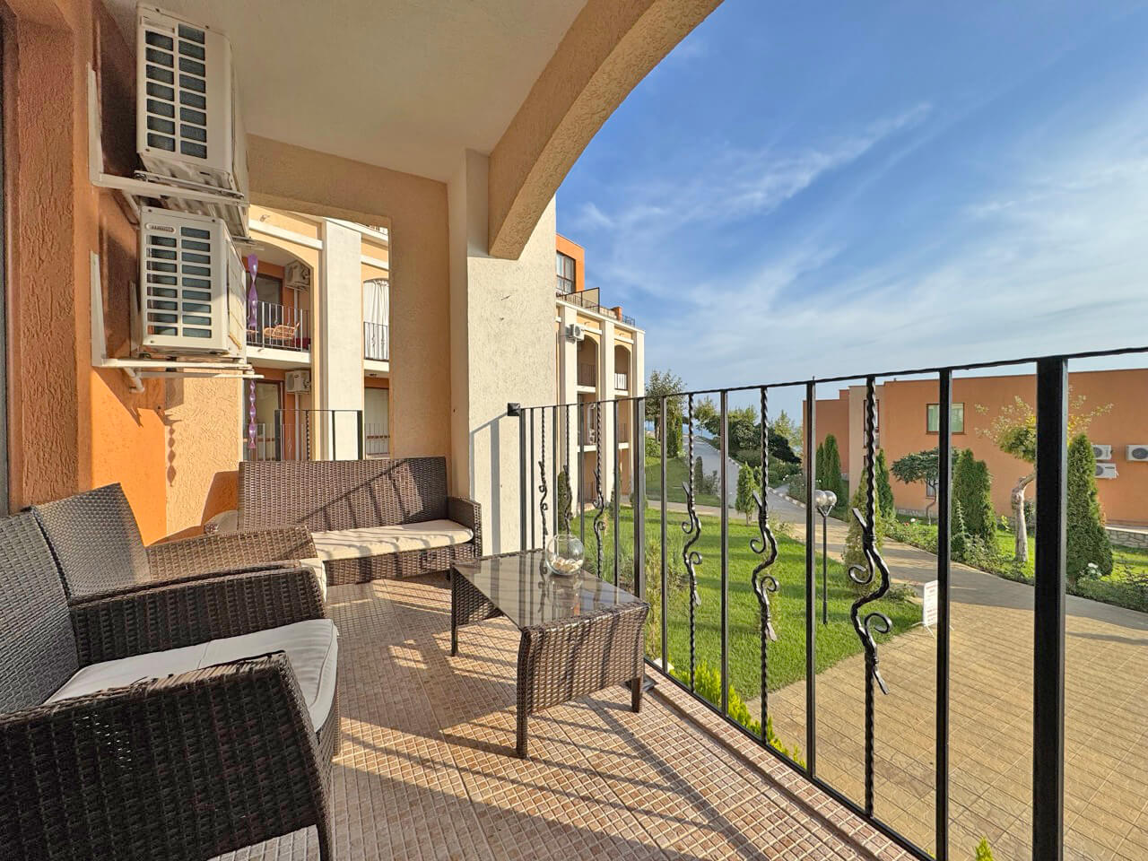 Светлый апартамент с двумя спальнями в ЖК Sea Fort, Свети Влас