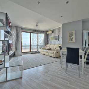 Просторный апартамент - кухня-студия и спальня в ЖК Grand Hotel Свети Влас