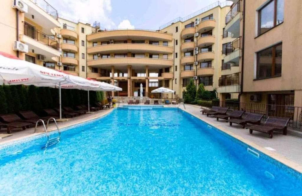 Апартамент с одной спальнейв ЖК Antonia, Свети Влас — изображение 3