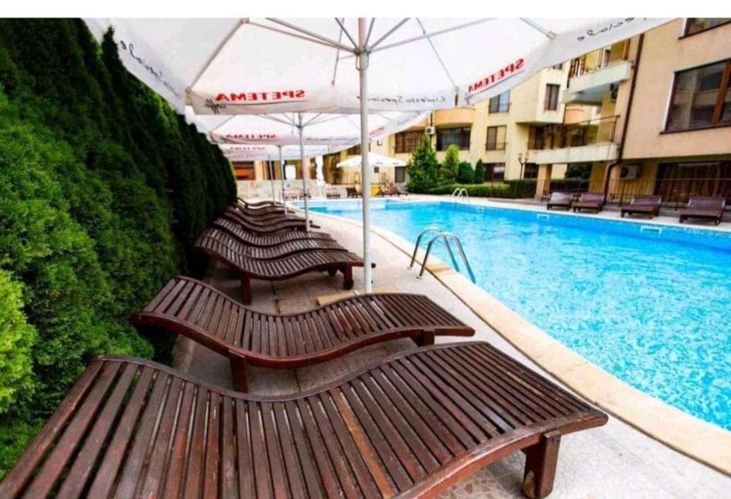 Апартамент с одной спальнейв ЖК Antonia, Свети Влас — изображение 4