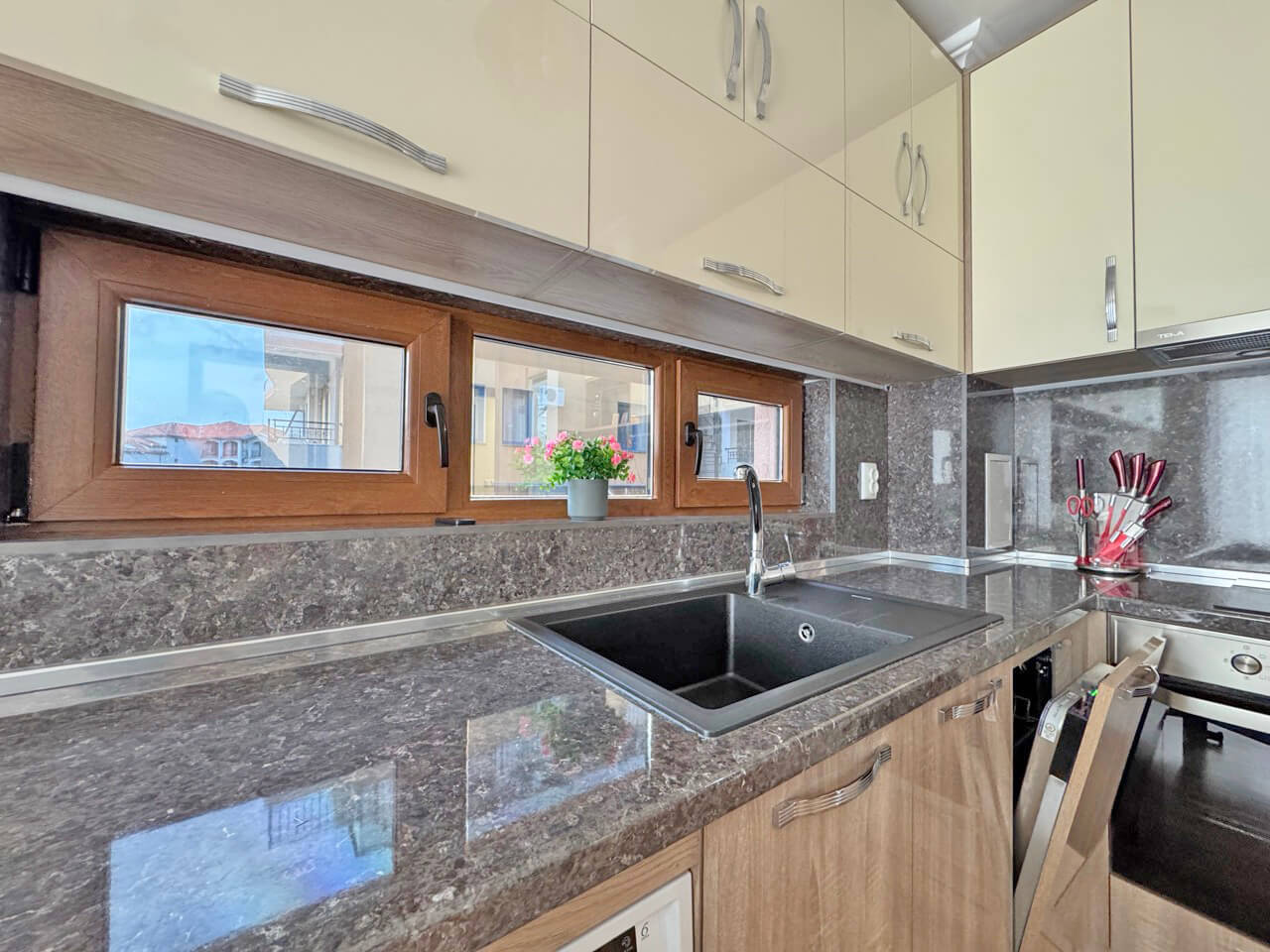 Светлый апартамент с двумя спальнями в ЖК Phoenix, Свети Влас — изображение 15