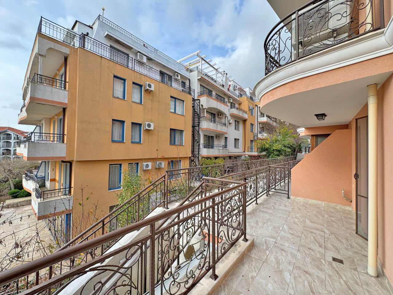 Светлый апартамент с двумя спальнями в ЖК Phoenix, Свети Влас