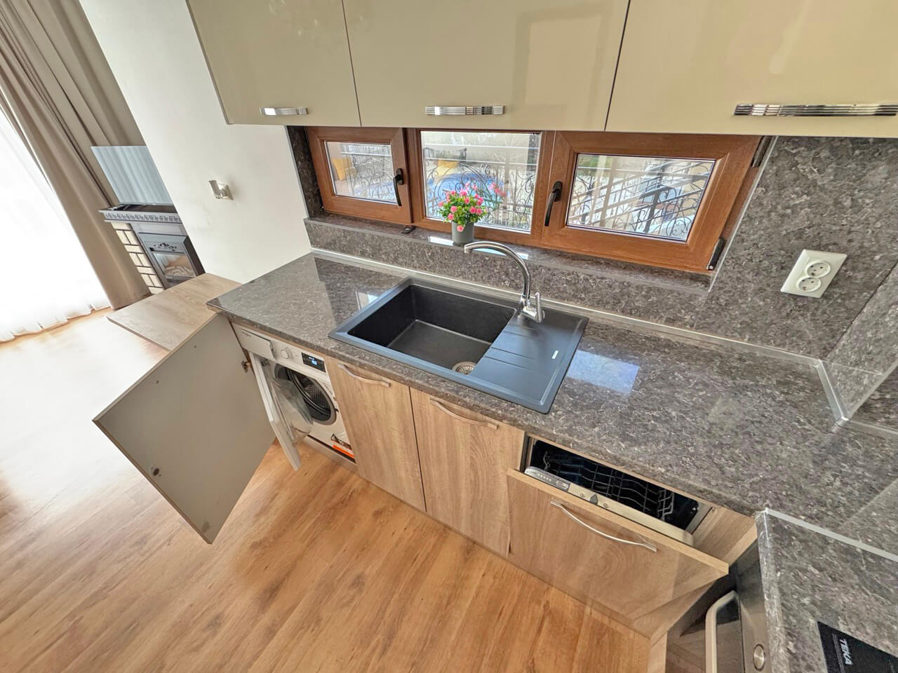 Светлый апартамент с двумя спальнями в ЖК Phoenix, Свети Влас — изображение 8